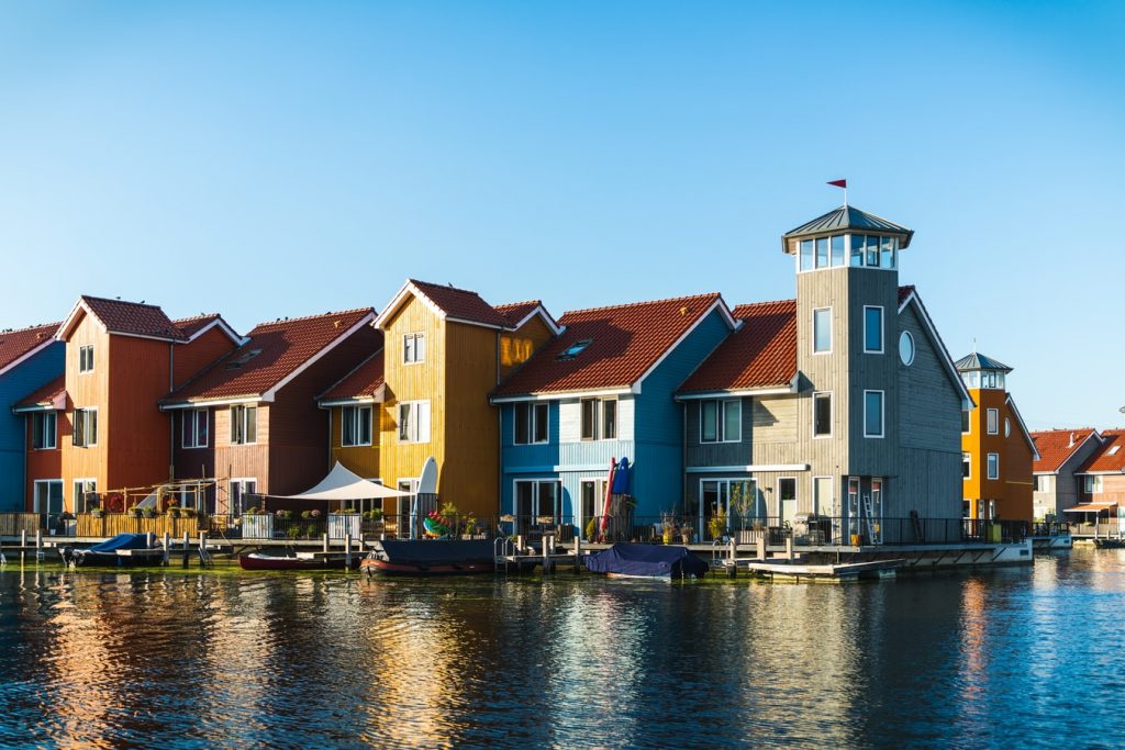 Moderne villa voor vakantie in eigen land met comfortabele inrichting en natuurlijke omgeving